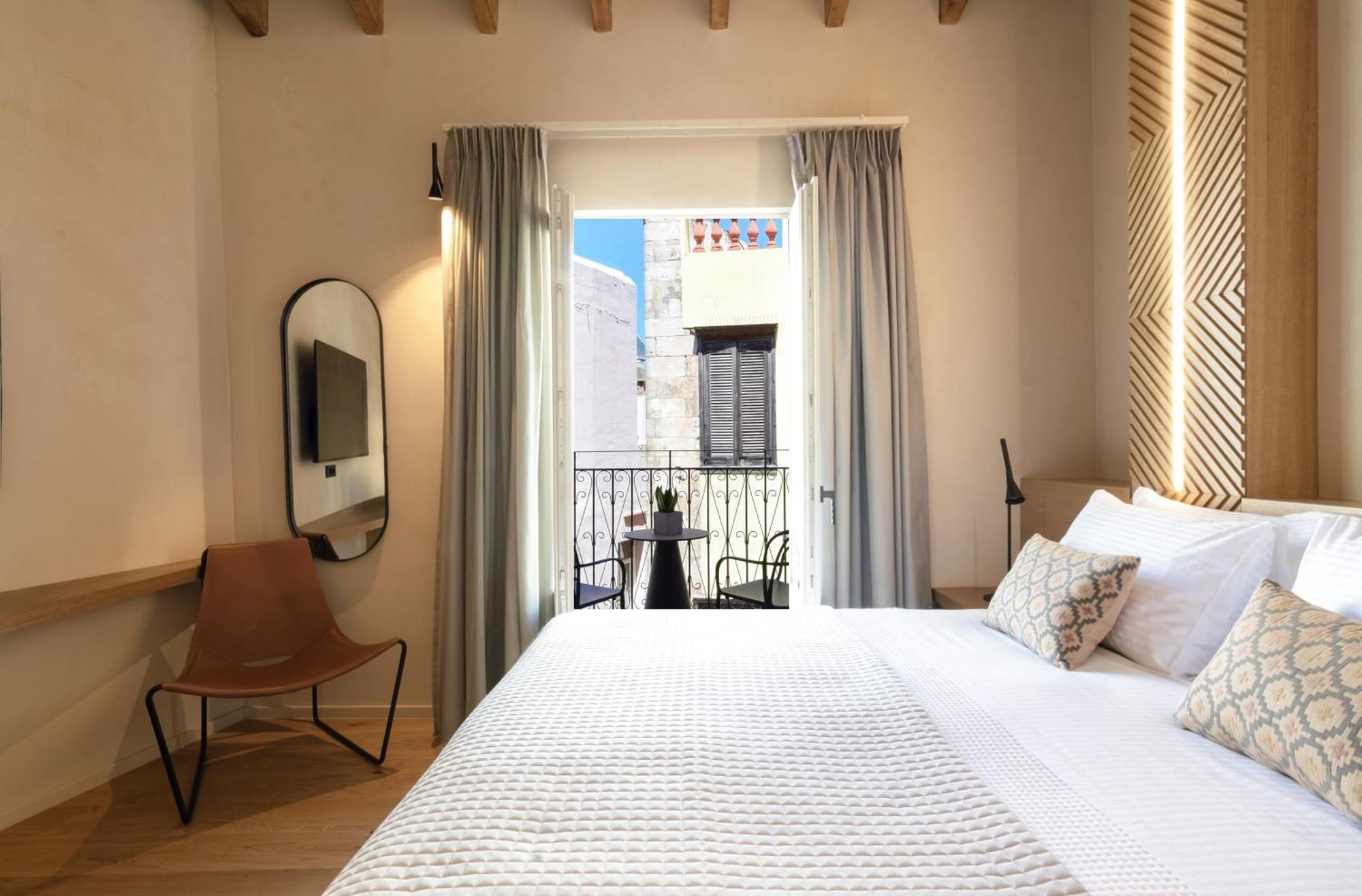 Cozy Suite with Old Town View and Balcony
